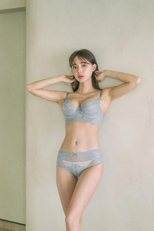 Bra with a cotton - lined cup for a natural and soft feel​ 【NON PUSH UP BRA】 Alicia
