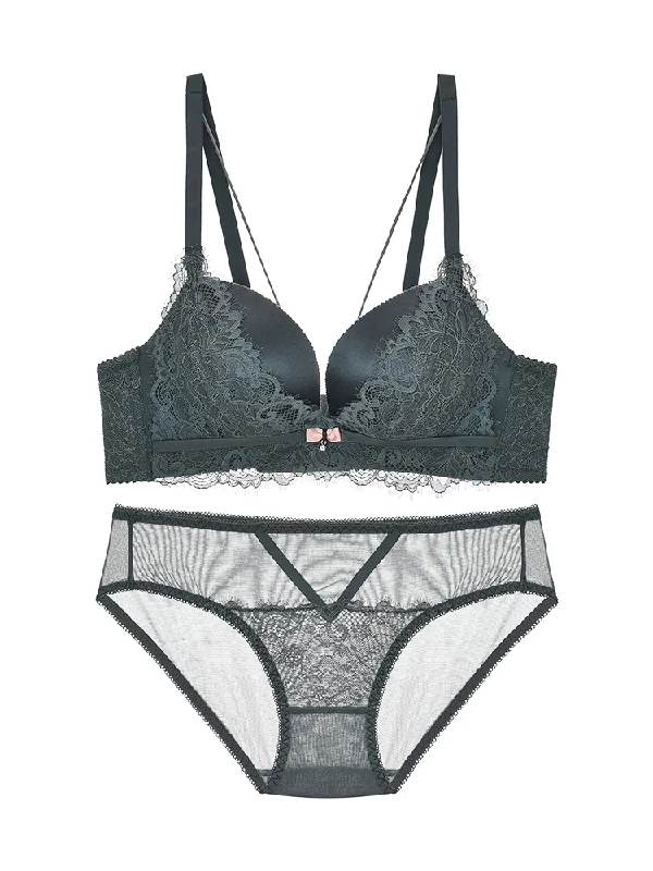 Bra with a plus - size front - closure for easy access​ 【Push Up Bra】 Gigi